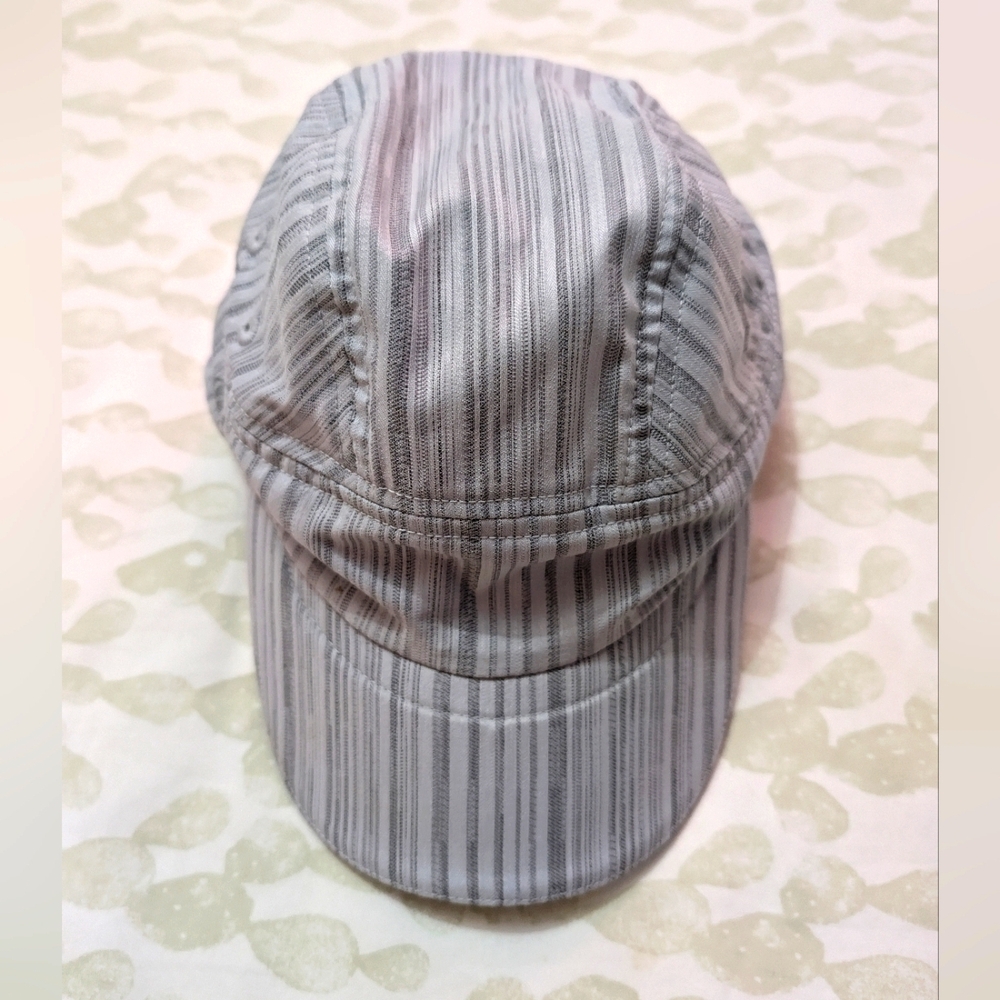 Woman's Lululemon hat